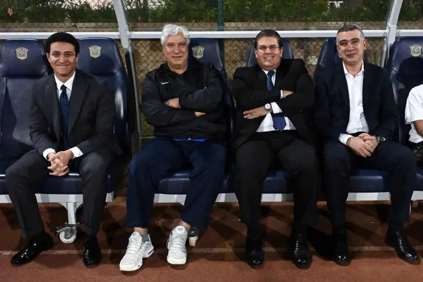 دعم حماسي من وفد السفارة المصرية للزمالك قبل مباراته أمام الجيش الرواندي