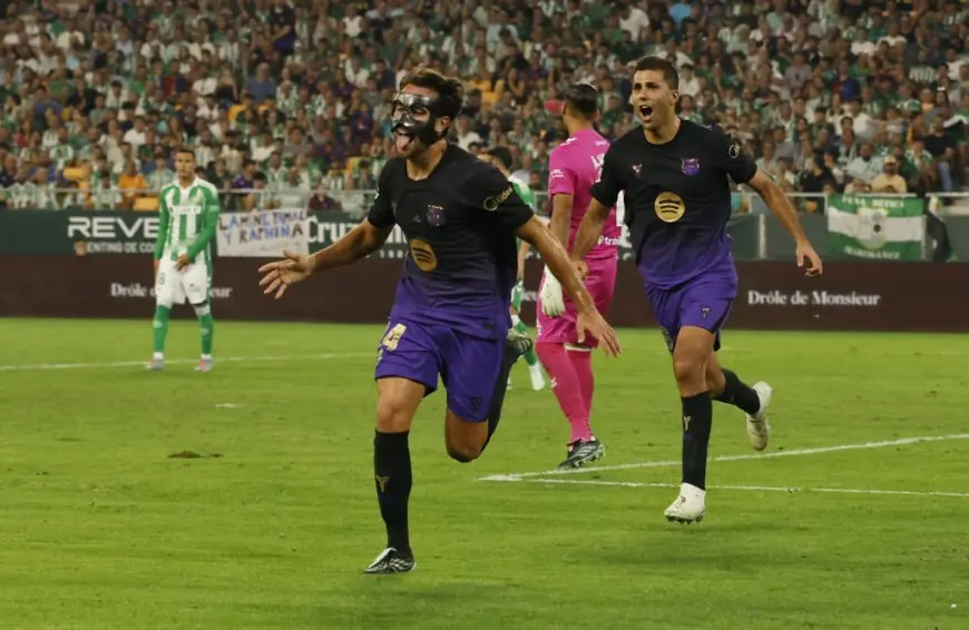 برشلونة يسحق ريال بيتيس بخمسة أهداف ويتربع على قمة الدوري الإسباني