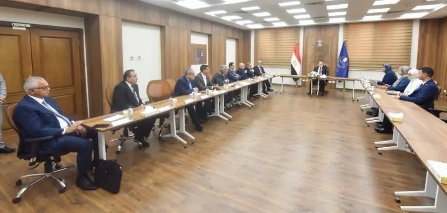 سبل جديدة لتعزيز الاستثمار ودعم صناعة الدواء في اجتماع علي الغمراوي مع غرفة الصناعة