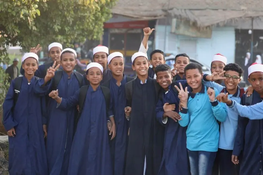 شاهد بالصور كيف تجسد ابتسامات طلاب معهد الرمادي بأسوان أجواء المحبة في المعاهد الأزهرية
