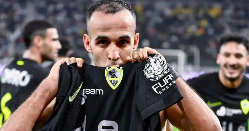 ناصر منسي يعتذر مجدداً ويوضح سبب رمي قميص الزمالك