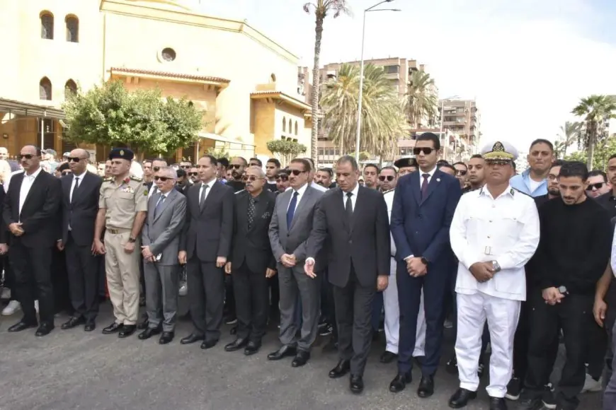 محافظ بورسعيد وقيادات وزارة الداخلية يشاركون في جنازة عسكرية مهيبة للشهيد النقيب أحمد النشار