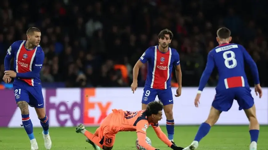 تقدم باريس سان جيرمان على برشلونة بهدف في الشوط الأول من دوري أبطال أوروبا