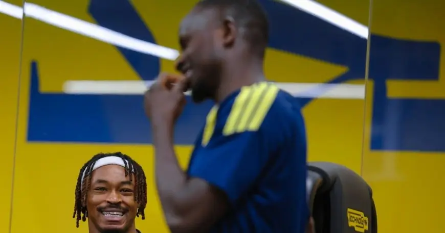 غياب كومان وسيماكان يضع النصر في مأزق ضد الفيصلي