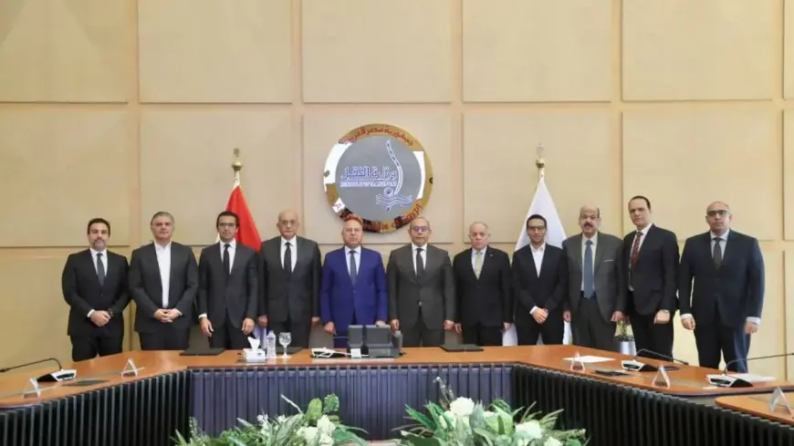 وزير النقل يوقع عقد إنشاء مركز لوجستي عالمي بالدخيلة لتحويل الميناء إلى مركز إقليمي ودولي للخدمات اللوجستية