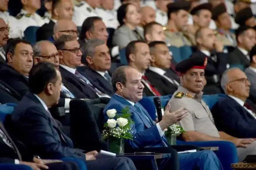 الرئيس السيسي: التليفونات سلاح ذو حدين إما حسنة جارية أو سيئة جارية