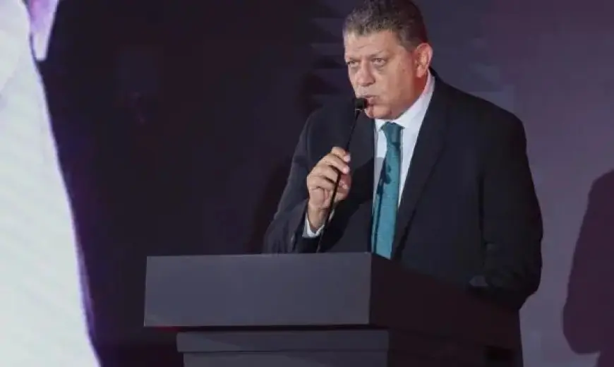 خالد فتحي يقدم تهانيه للأهلي بتحقيق رجال وسيدات اليد الإنجاز الإفريقي