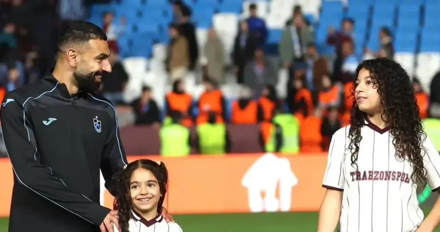 محمد صلاح يحتفل بفوز طرابزون سبور على هارتس مع ابنتيه مكة وكيان في صور مبهجة
