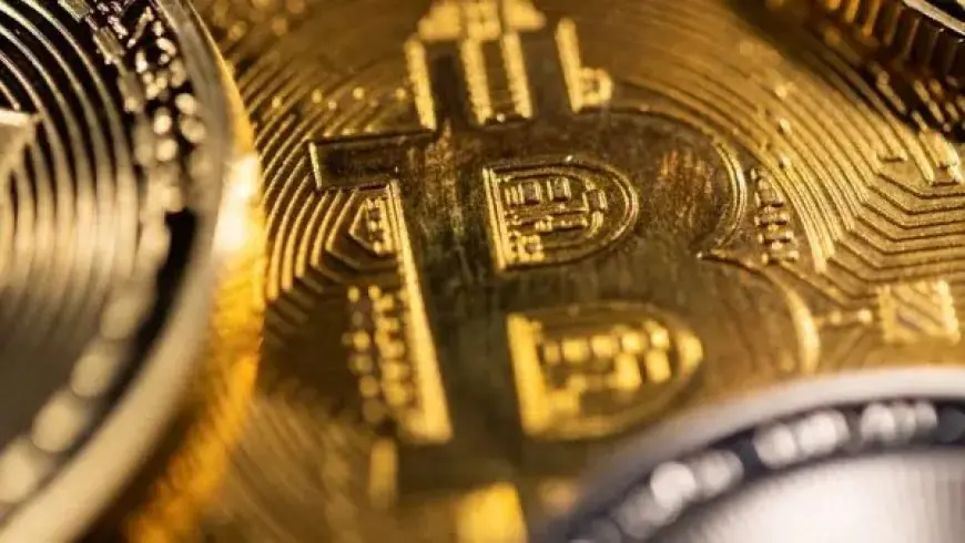 انخفاض بيتكوين إلى 819 ألف دولار وسط تراجع أسهم قطاع التكنولوجيا