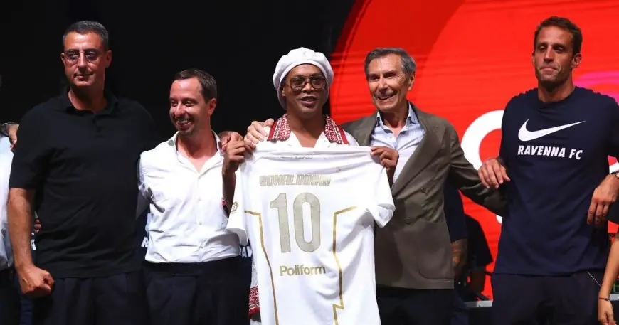 موعد المباراة الأولى للساحر رونالدينيو مع فريق رافينا يثير ترقب الجماهير العرب