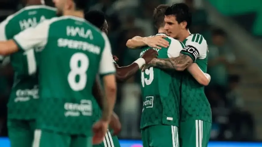 الأهلي يُبدع برباعية ضد الخليج ويُعزز موقعه في المربع الذهبي للدوري السعودي