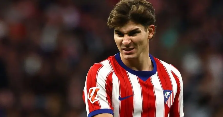 خوليان ألفاريز يوجه اعتذارًا لجمهور أتلتيكو مدريد بعد تعثر حلم الانتقال إلى برشلونة