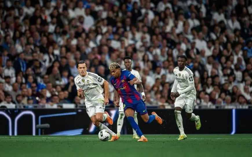 الكلاسيكو: مواجهة نارية تنتظر برشلونة وريال مدريد في ملعب كامب نو