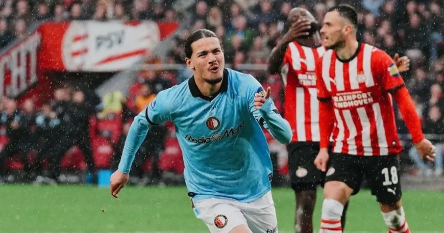 أنيس حاج موسى يبدع بهدف عالمي يقود فينورد لتصدر الدوري أمام آيندهوفن