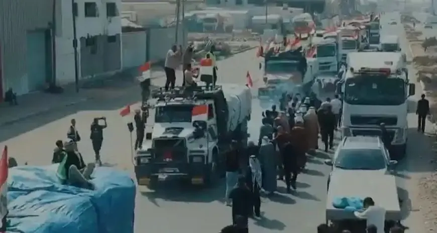 الهلال الأحمر المصري يرسل 280 شاحنة دقيق وسلال غذائية لدعم مخابز غزة