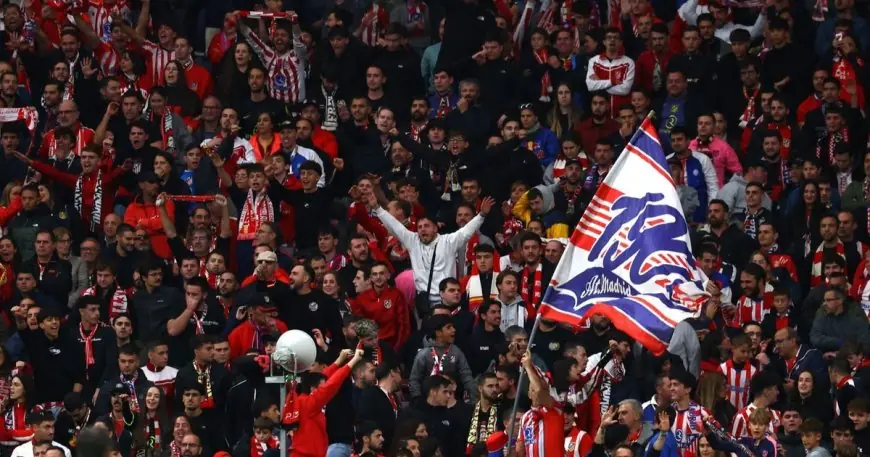 أتلتيكو مدريد يودع مشجعه الذي توفي بسكتة قلبية قبل مباراة ضد لاكورونيا
