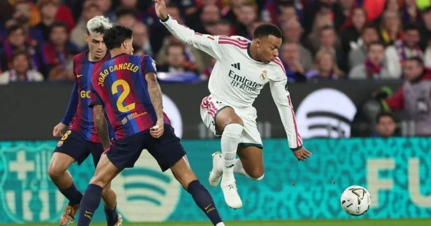 كانسيلو يشيد بأداء ريال مدريد في تحقيق الفوز بأقل الفرص الممكنة