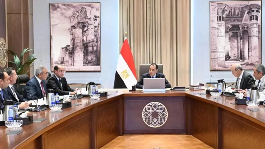 رئيس الوزراء يكشف عن خطط مبتكرة لتطوير مطار العاصمة الجديدة والمناطق المجاورة