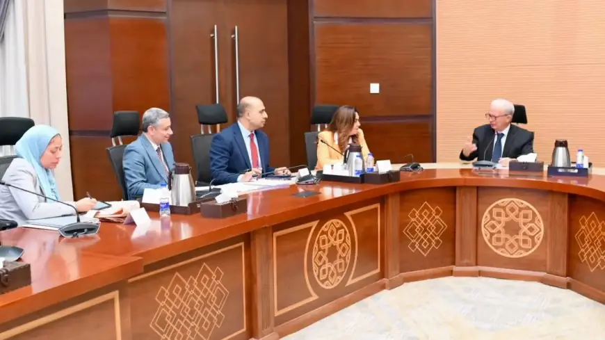 الحكومة تدرس تحسين نظام إدارة المخلفات لزيادة الكفاءة والفعالية