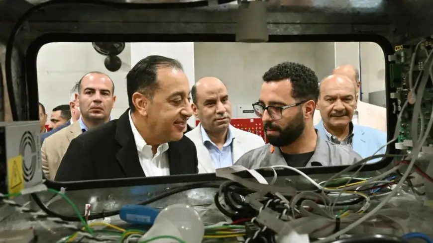 عامل في مصنع بالسويس يكشف لمدبولي: رحلتي اليومية من المعادي للسويس بلا صعوبات في التنقل
