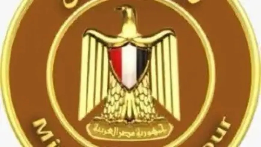 وزير العمل يوجه بإعداد تقرير عاجل حول تداعيات حادث التصادم على الطريق الأوسطي ويتابع المستجدات